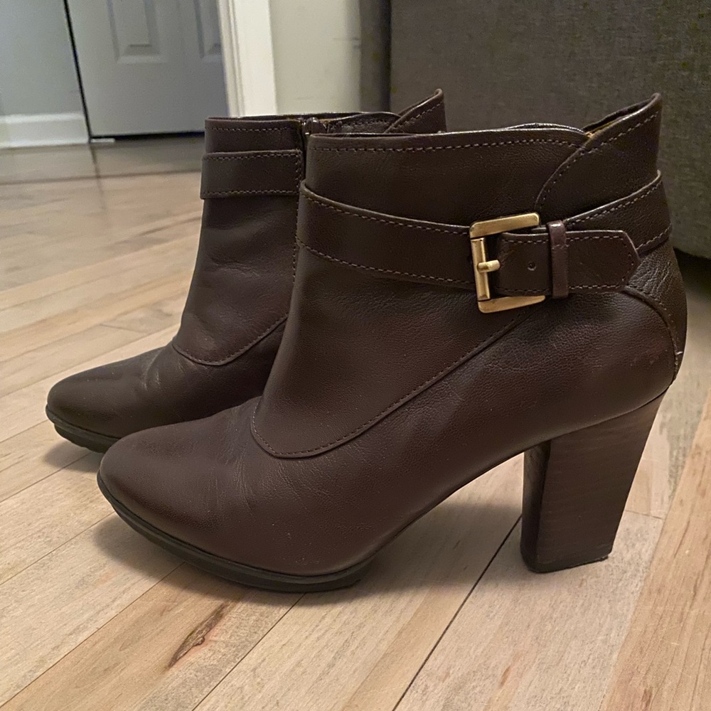 Size 6 Easy Spirit Booties